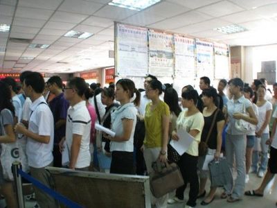 職業(yè)中介招聘普工,都會(huì)承諾給求職者返費(fèi),這其中有什么貓膩?